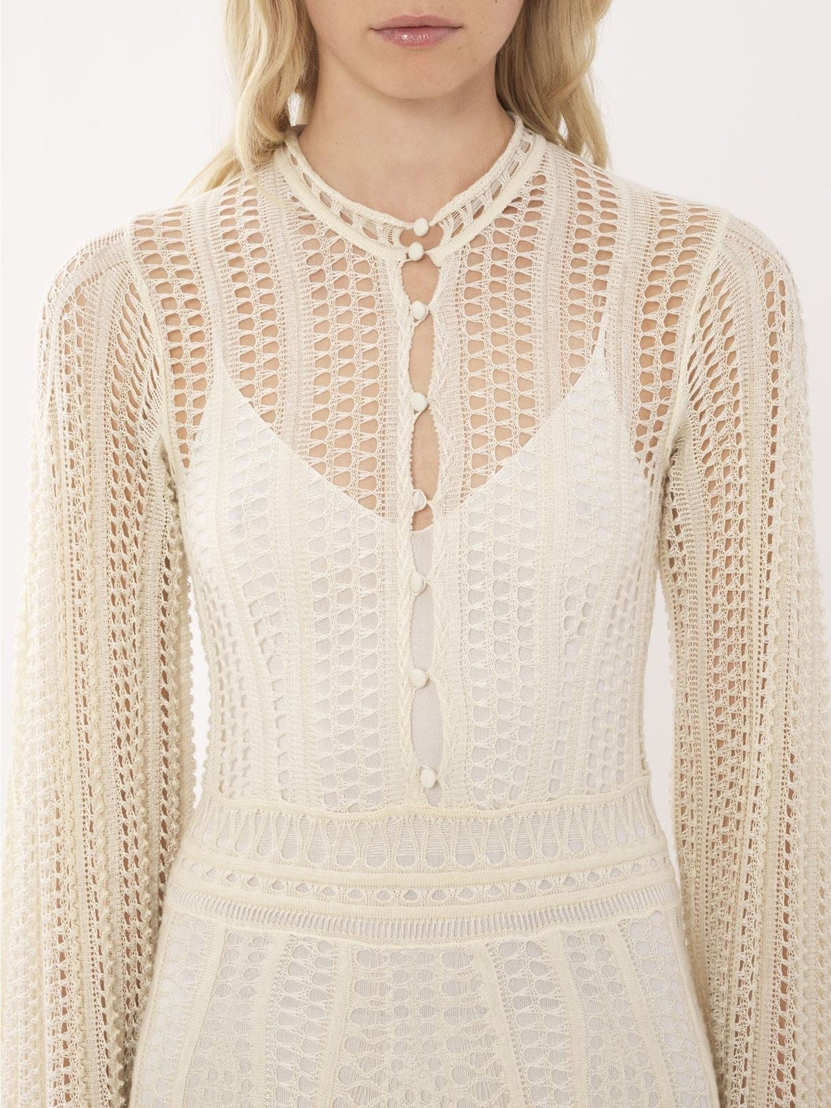OK PORTE_Robe longue évasée à col boutonné en lin - Iconic Milk