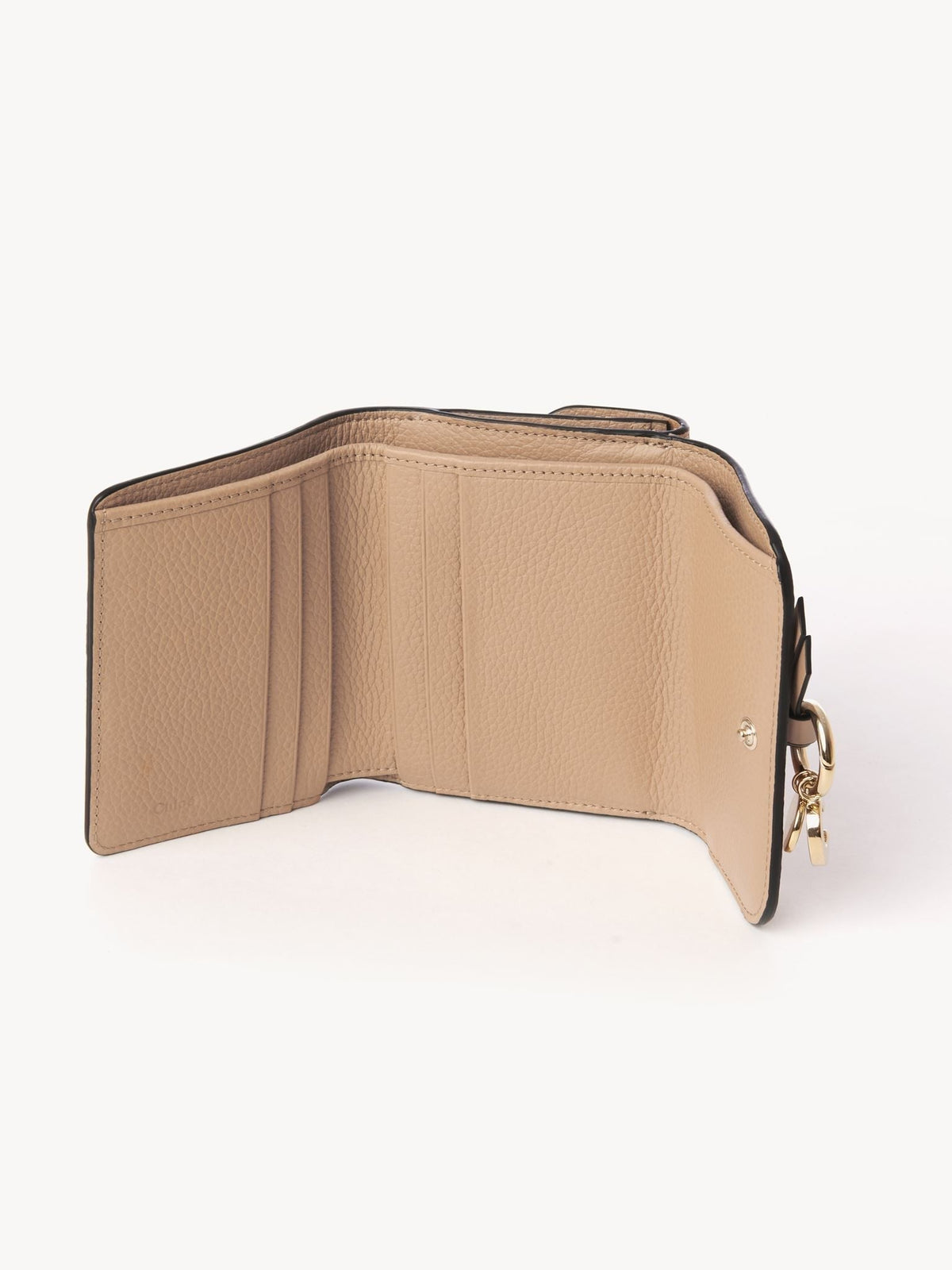 NO PORTE_Portefeuille compact à trois volets Alphabet en cuir - Light Tan