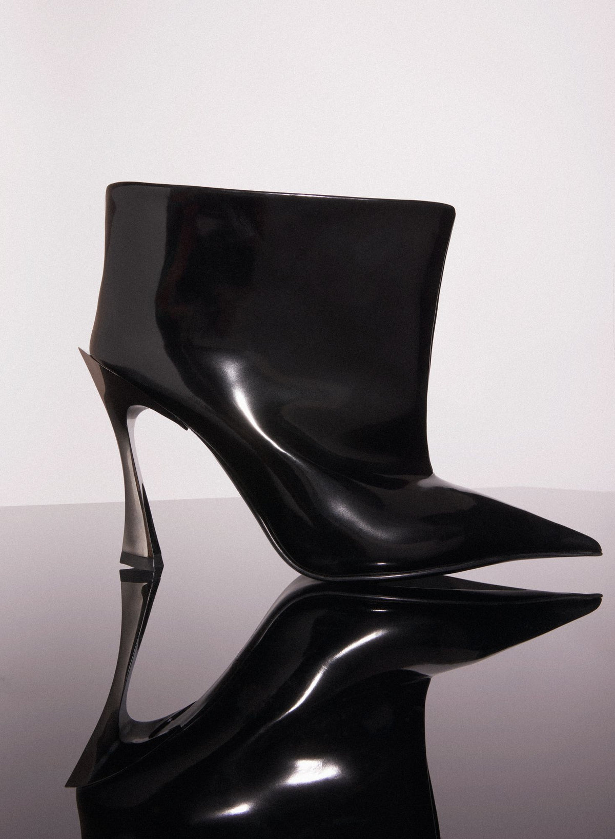 BLACK SHINY LEATHER PIERCING FANG 95 ANKLE BOOTS