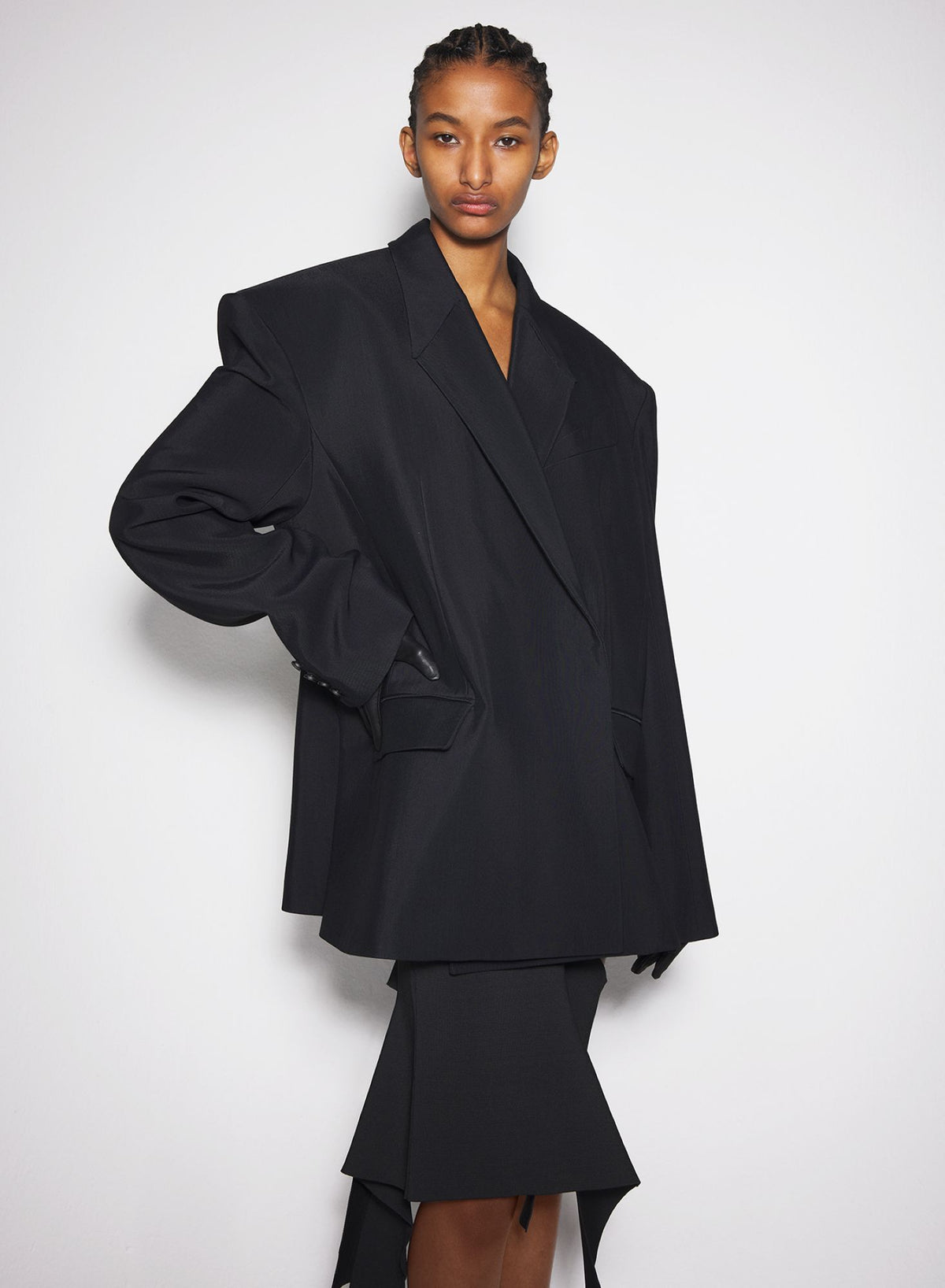 BLACK BUCKLED OVERSIZED JACKET