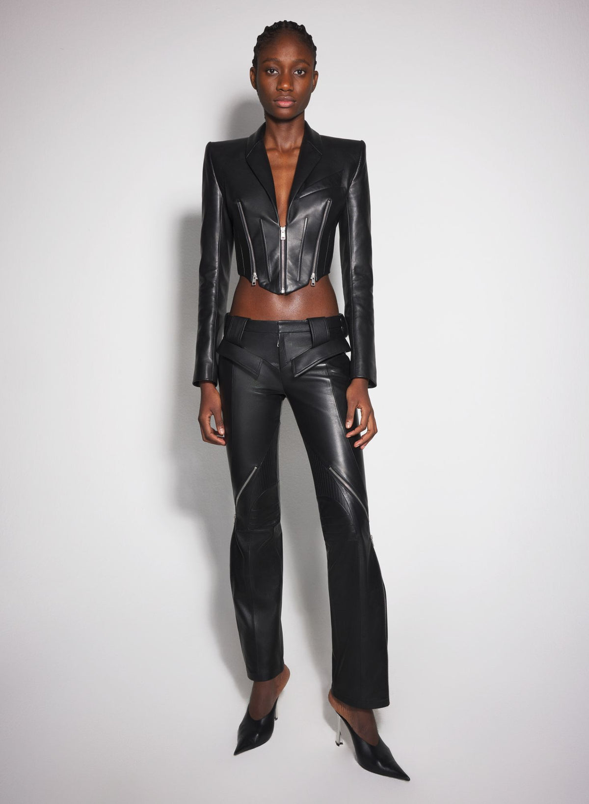 BLACK ZIPPED LEATHER JACKET