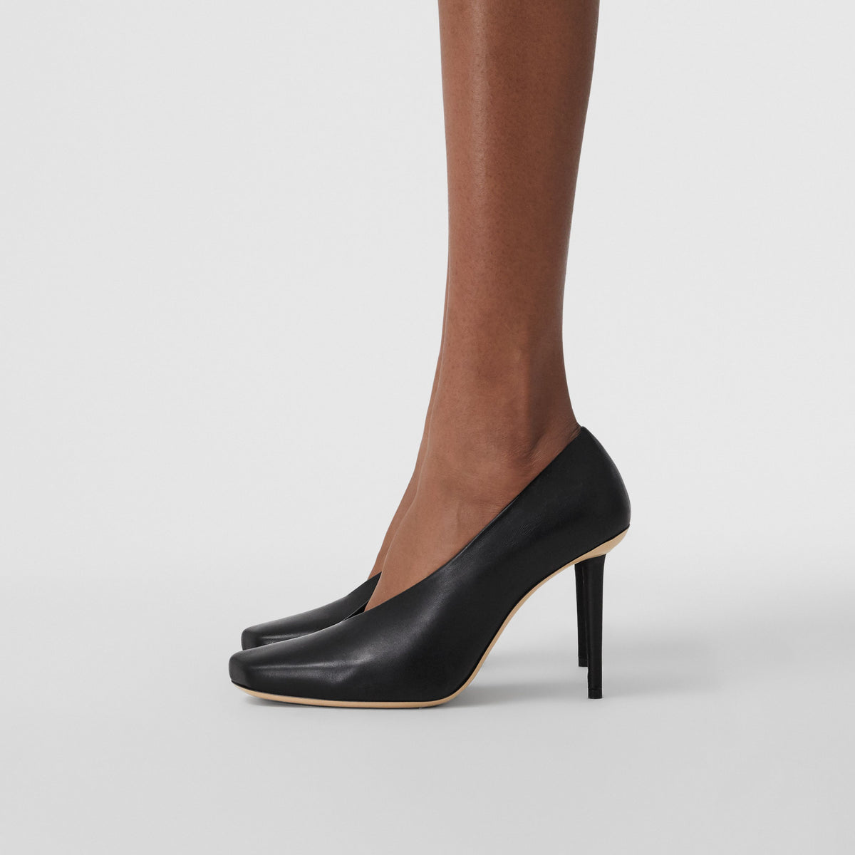 W COURT / PUMP NOIR