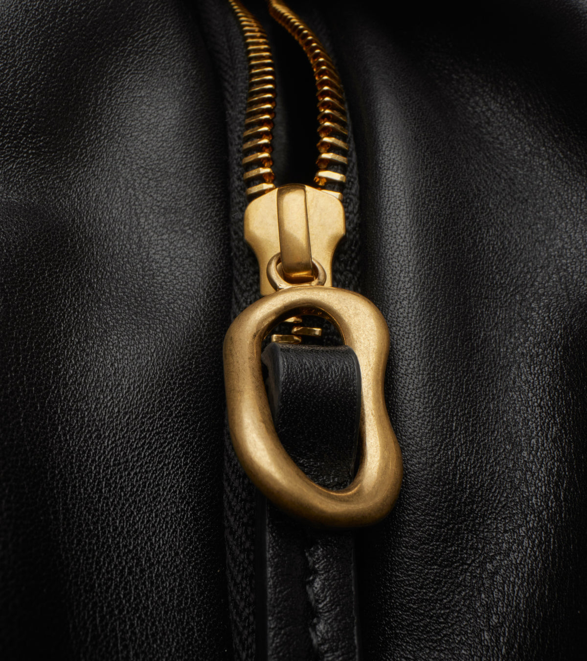 W SHORT SHOULDER BAG NOIR