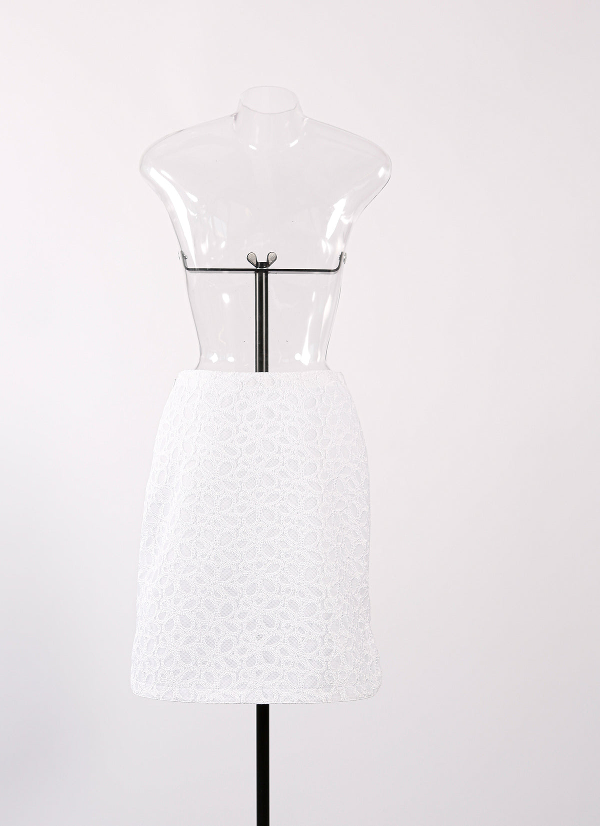 Fully embroidered short skirt - White
