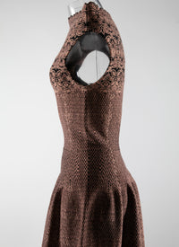 Robe mi-longue col bateau à ourlet festonné - Noir & Marron