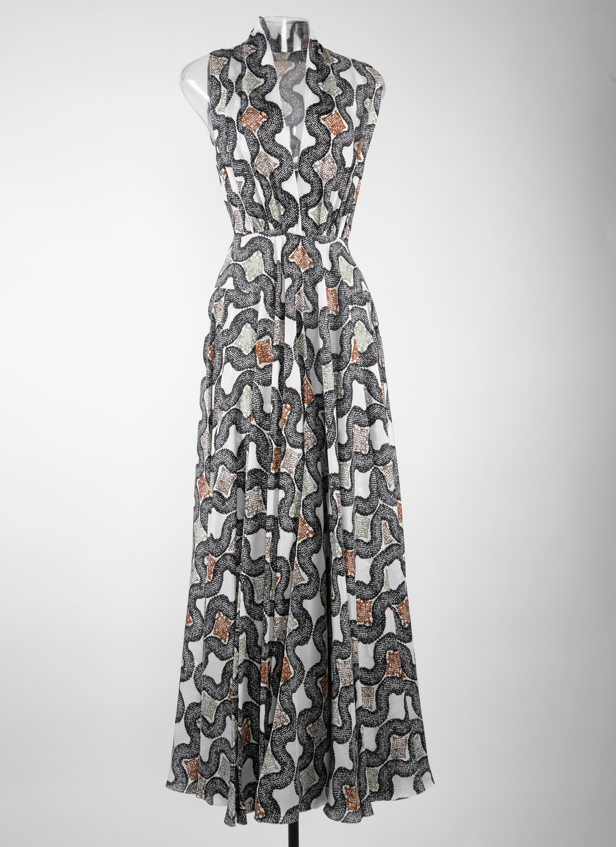 Deep v-neck maxi dress in silk - Ivory & Black