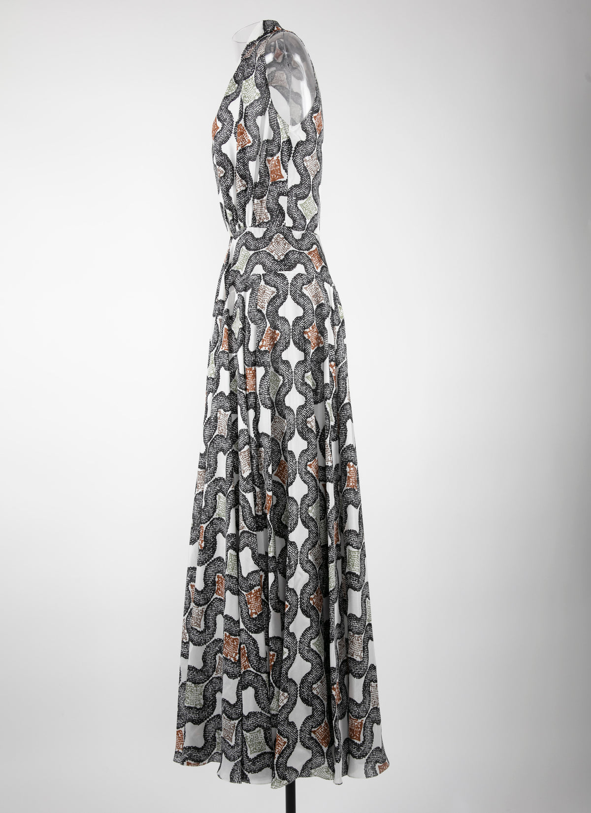 Deep v-neck maxi dress in silk - Ivory & Black