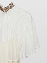 NO PORTE_Robe cape en soie - Vanilla Ice