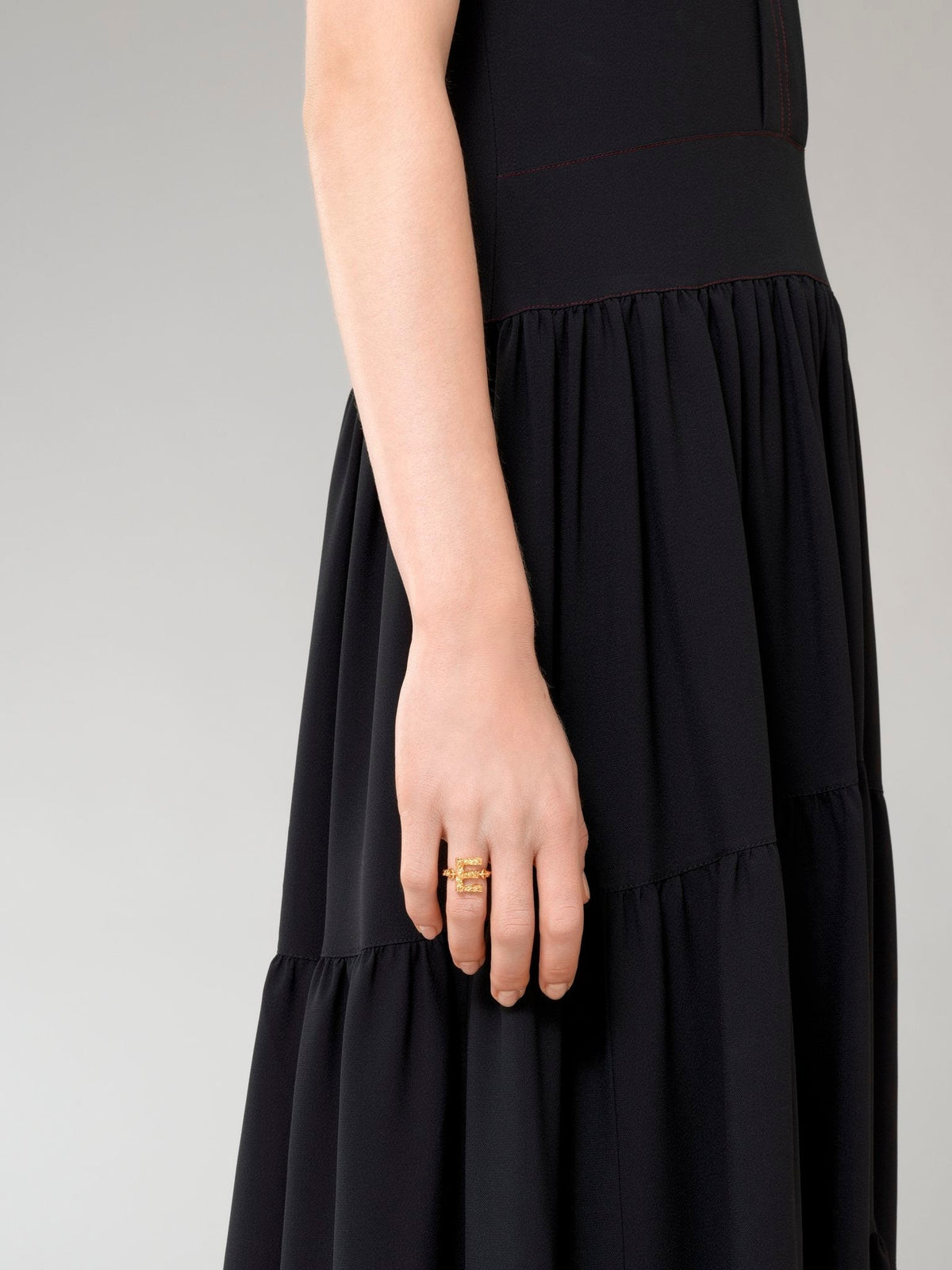 OK PORTE_Bague Alphabet en laiton - Gold Color
