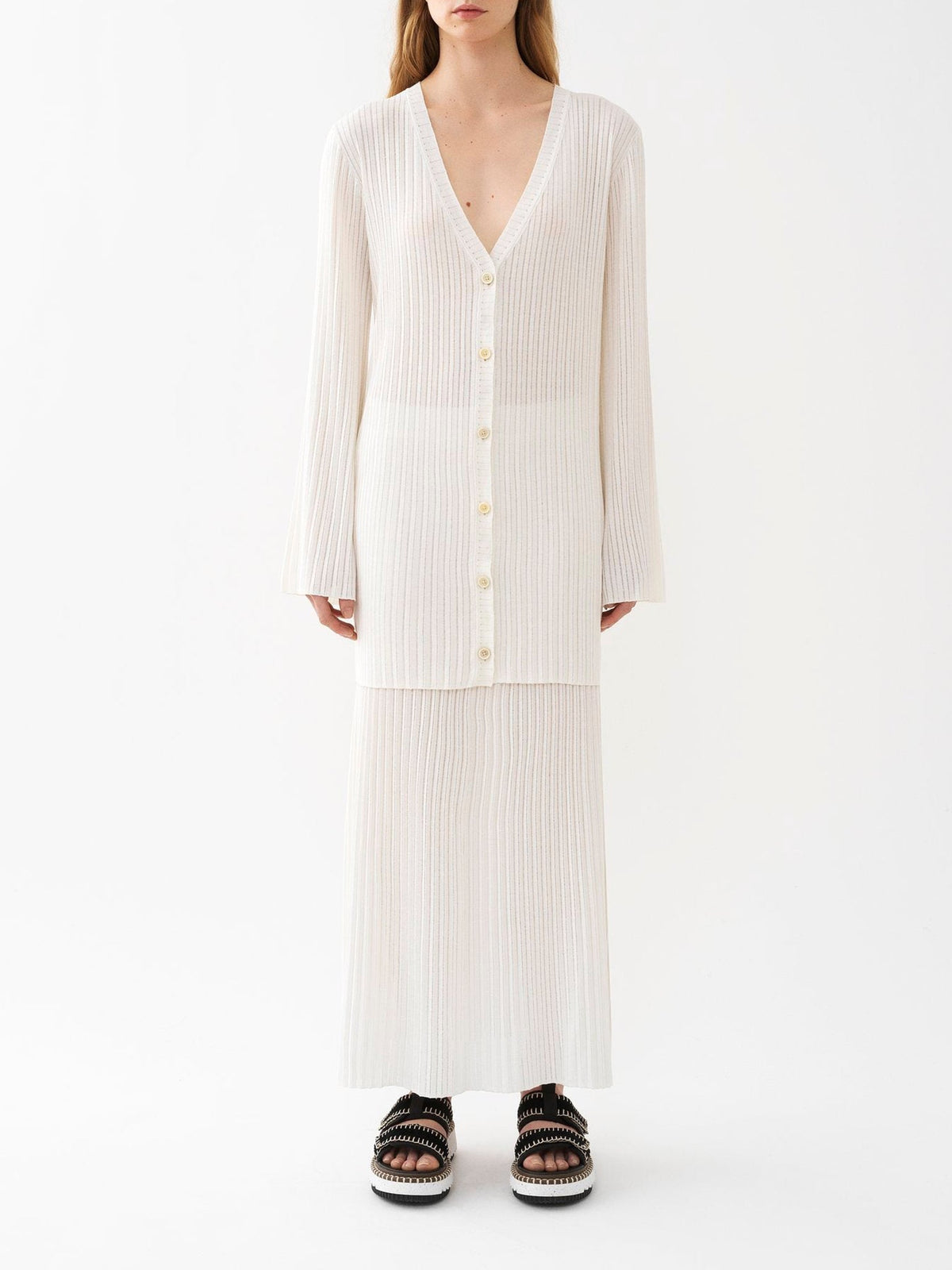 OK PORTE_Cardigan à col V tricoté en soie - Iconic Milk